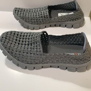 Ladies CC Resorts Pewter Gray Slip Ons Size 9